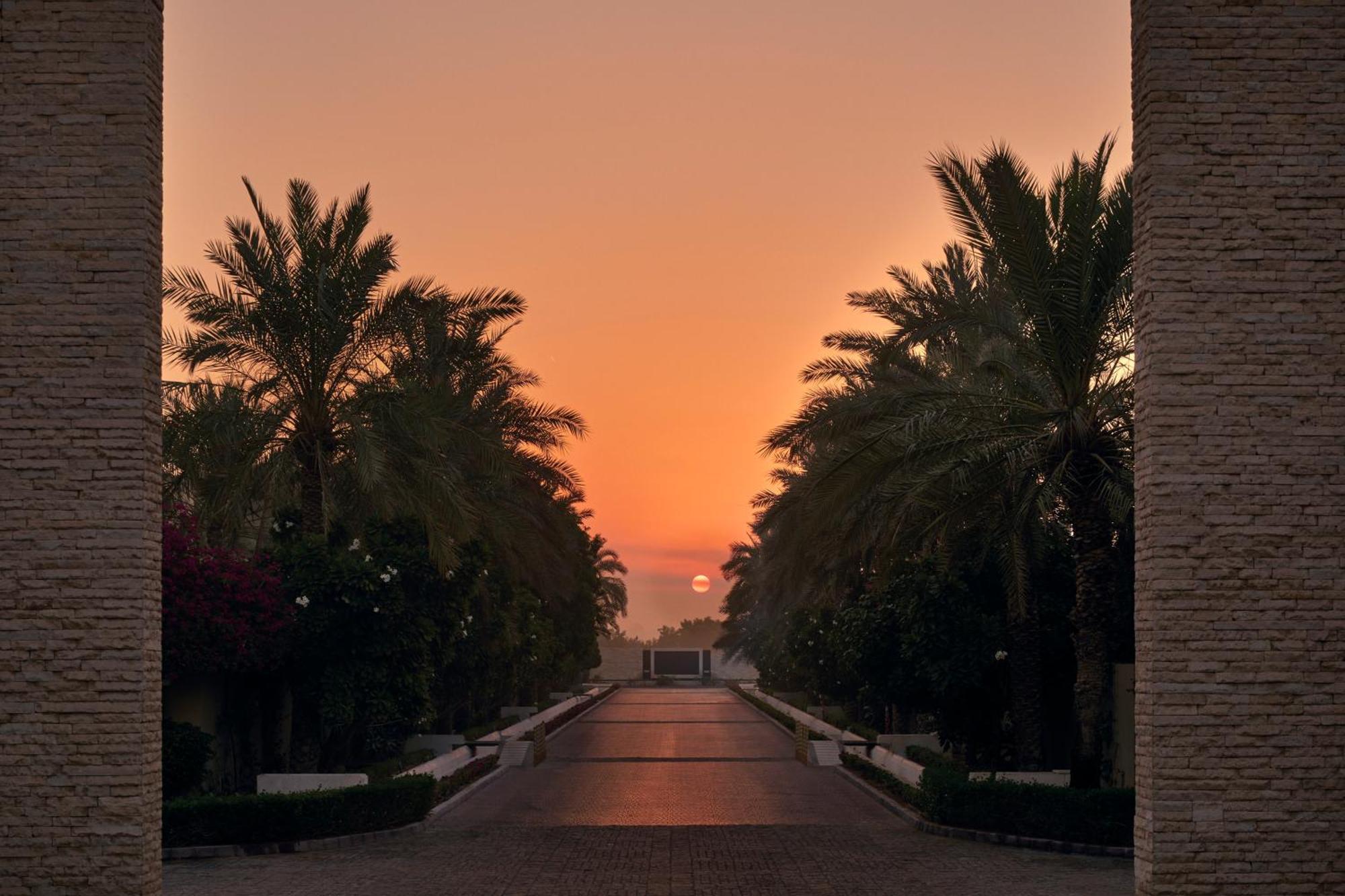 דובאי Melia Desert Palm Member Of Melia Collection מראה חיצוני תמונה Sunset at the University of Bahrain